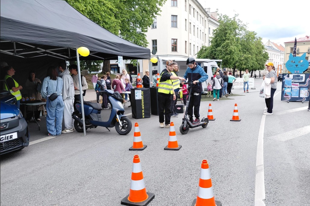 Kevad-suvine hooaeg on täies hoos ja tänavad on täis elektritõukereattaid ning muid kergliikureid. See on ülimalt mugav viis liikumiseks🛴🚲🚶‍♀️ Kordame...
The po